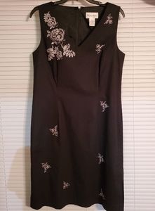 👗4/$15 1Madison Studio Black & White Dress